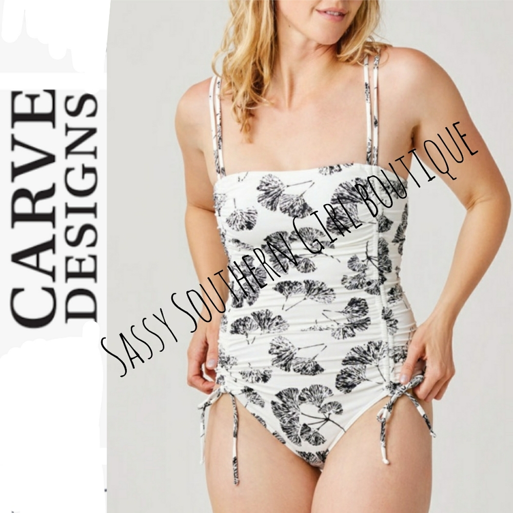 🆕⭐Carve Designs Jessa Black and white swimsuit